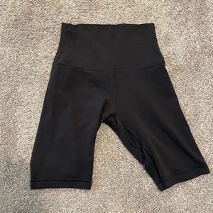 Super High Rise 10in Black Align Biker Shorts 6